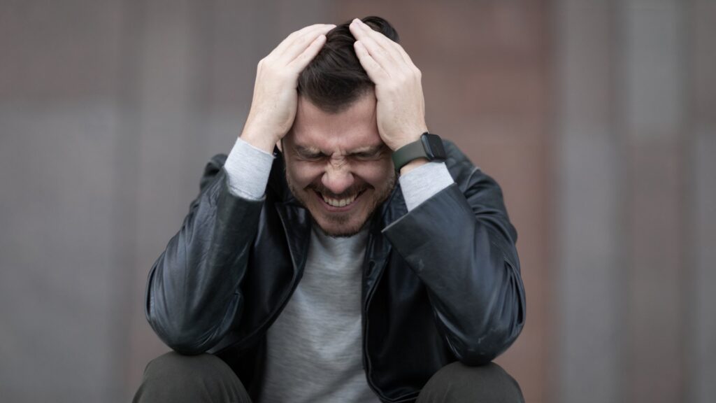 Jak emocje wpływają na podejmowanie decyzji w niebezpieczeństwie